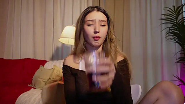 Sarasuo1 online show from March 19, 2025, 12:34 pm