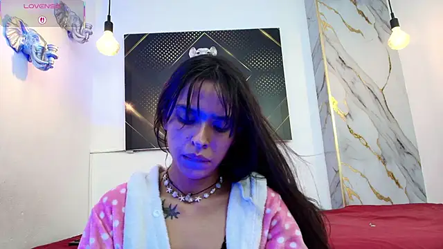 Snapshot of Cloeandtyfanny chatting on December 17, 2025, 8:08 am Cloeandtyfanny online show from December 17, 2025, 8:08 am