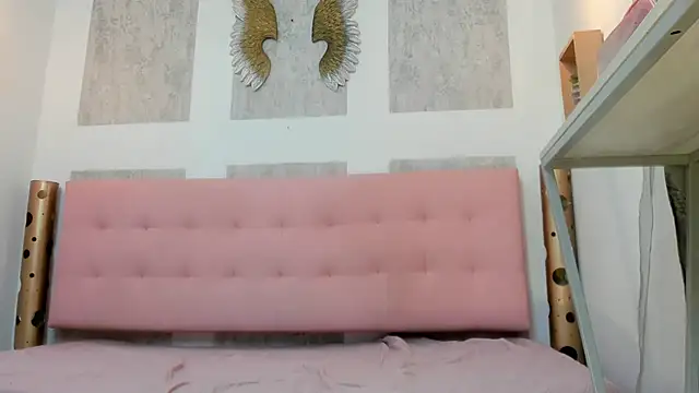 Snapshot of Cloeandtyfanny chatting on January 6, 2026, 2:10 pm Cloeandtyfanny online show from January 6, 2026, 2:10 pm