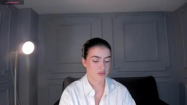 PaulinaSantos  online show from January 9, 2026, 8:05 pm