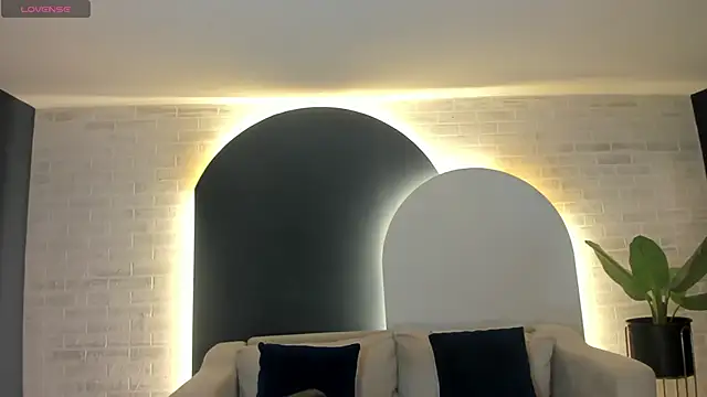 PaulinaSantos  online show from November 7, 2025, 7:18 pm