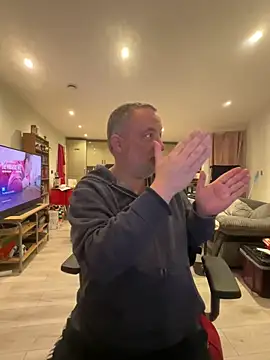 LondonTeffy online show from April 24, 2026, 9:17 pm