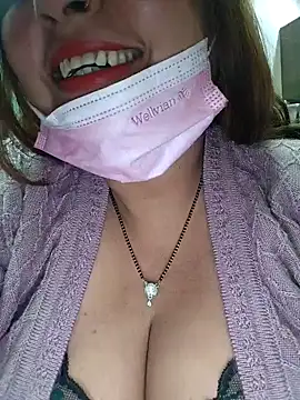 Snapshot of Dianaa9 chatting on November 26, 2025, 10:48 am Dianaa9 online show from November 26, 2025, 10:48 am