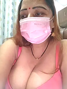 Snapshot of Dianaa9 chatting on November 14, 2025, 4:32 pm Dianaa9 online show from November 14, 2025, 4:32 pm