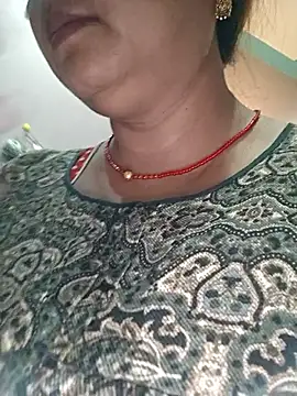 Snapshot of Dianaa9 chatting on November 18, 2025, 2:27 am Dianaa9 online show from November 18, 2025, 2:27 am