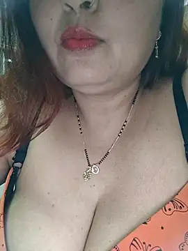 Snapshot of Dianaa9 chatting on February 19, 2026, 5:43 pm Dianaa9 online show from February 19, 2026, 5:43 pm