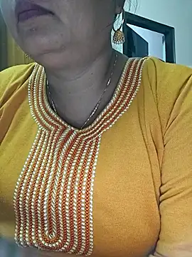 Snapshot of Dianaa9 chatting on November 12, 2025, 2:26 am Dianaa9 online show from November 12, 2025, 2:26 am