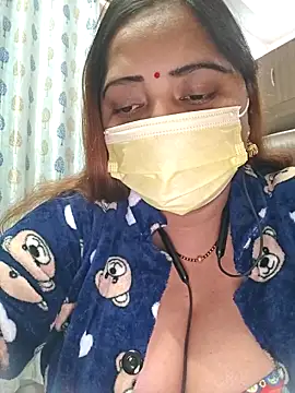 Snapshot of Dianaa9 chatting on November 17, 2025, 5:55 am Dianaa9 online show from November 17, 2025, 5:55 am