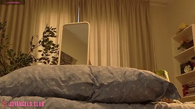 Snapshot of SophieCharm chatting on March 28, 2026, 8:59 am SophieCharm online show from March 28, 2026, 8:59 am