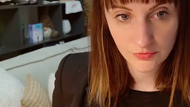 victoirenextdoor online show from February 16, 2026, 3:43 pm