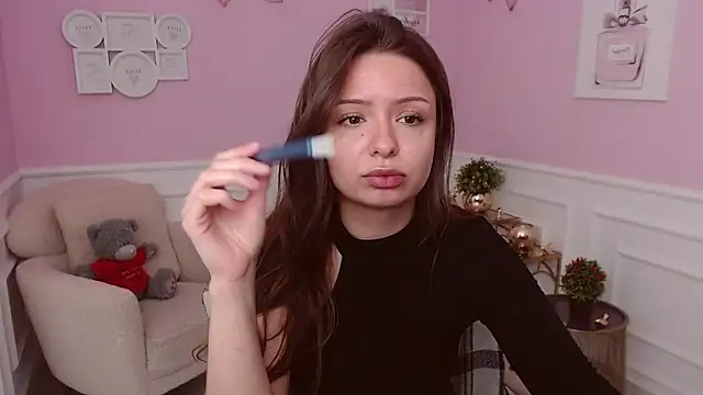 LucySkilar online show from June 22, 2026, 4:20 am