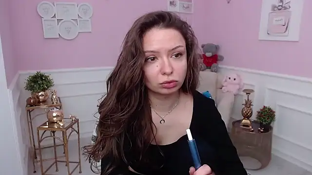 Snapshot of LucySkilar chatting on February 2, 2026, 5:50 am LucySkilar online show from February 2, 2026, 5:50 am