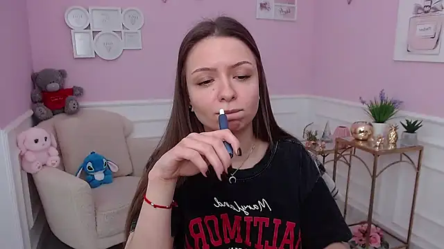 Snapshot of LucySkilar chatting on January 18, 2026, 7:45 am LucySkilar online show from January 18, 2026, 7:45 am