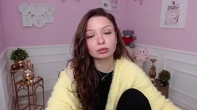 Snapshot of LucySkilar chatting on February 23, 2026, 5:19 am LucySkilar online show from February 23, 2026, 5:19 am