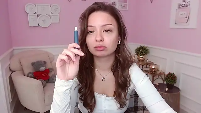 LucySkilar online show from July 10, 2026, 4:12 am