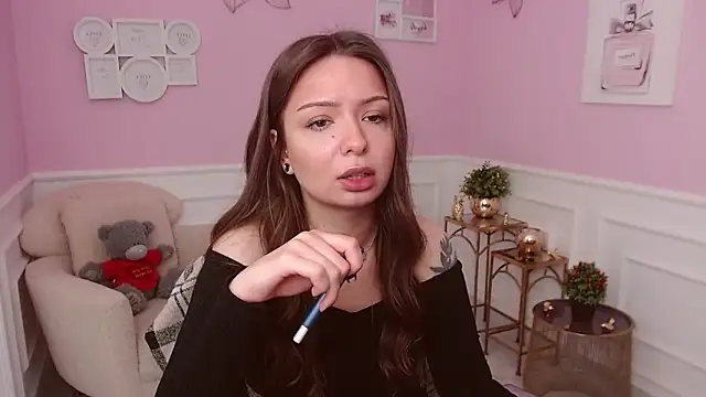 LucySkilar online show from June 2, 2026, 4:23 am