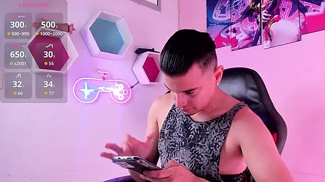 Maximo   online show from December 22, 2025, 9:15 pm