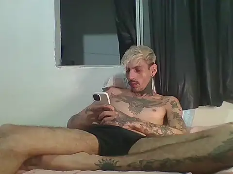 Snapshot of PitbullDiablo1 chatting on October 30, 2025, 5:28 am PitbullDiablo1 online show from October 30, 2025, 5:28 am