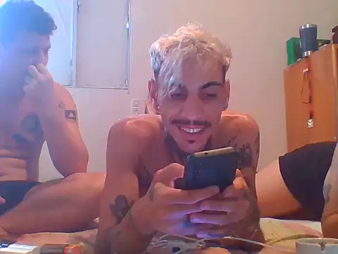 Snapshot of PitbullDiablo1 chatting on November 16, 2025, 6:45 pm PitbullDiablo1 online show from November 16, 2025, 6:45 pm