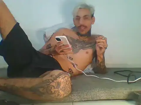 Snapshot of PitbullDiablo1 chatting on November 4, 2025, 6:50 am PitbullDiablo1 online show from November 4, 2025, 6:50 am