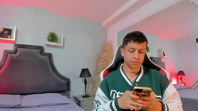 AgarEvans online show from April 19, 2026, 5:19 am