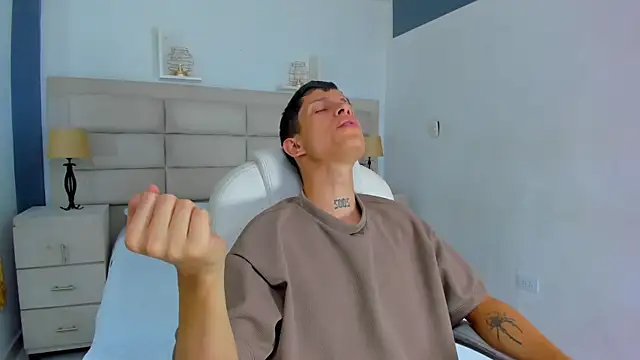 AgarEvans online show from November 25, 2025, 4:24 am