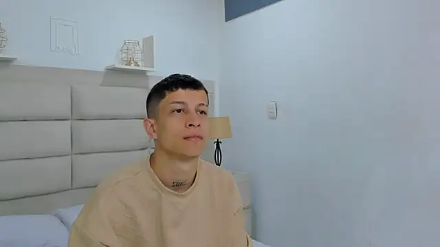 AgarEvans online show from December 2, 2025, 4:47 am