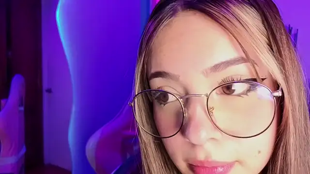 EmilyMiller  online show from March 26, 2026, 3:32 pm