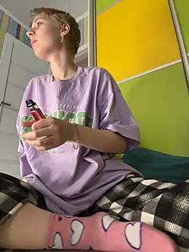 Crayzy Luv online show from March 19, 2025, 9:48 pm