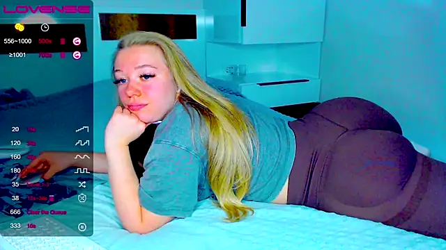 kitti kaattt online show from November 25, 2025, 10:37 am