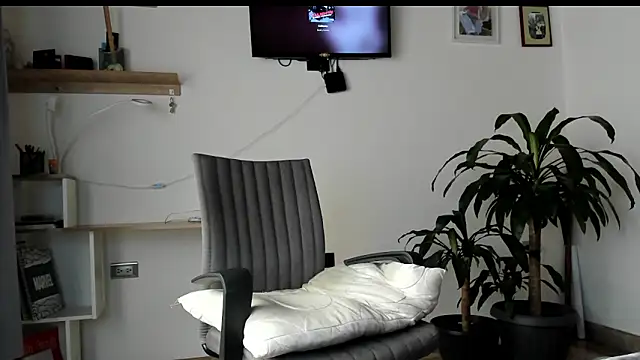 manucute 23  online show from February 19, 2026, 3:20 pm