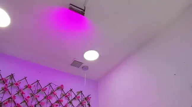 Oriana Guzman online show from March 16, 2025, 5:07 pm