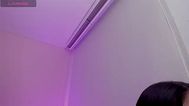 Oriana Guzman online show from April 11, 2026, 7:45 am