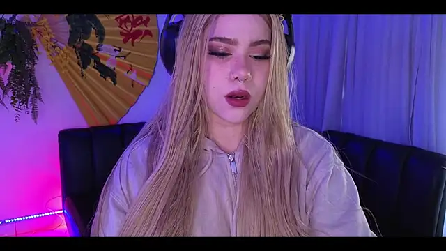 albaismynameX online show from November 17, 2025, 12:09 pm