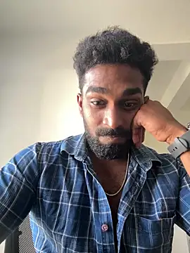 Snapshot of Handsomehunk_4U chatting on December 23, 2025, 8:13 am Handsomehunk 4U online show from December 23, 2025, 8:13 am