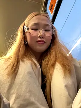 Aiko Yumi online show from December 16, 2025, 1:04 pm