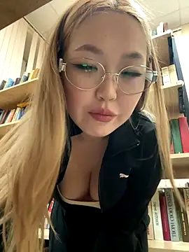 Aiko Yumi online show from December 18, 2025, 4:44 pm