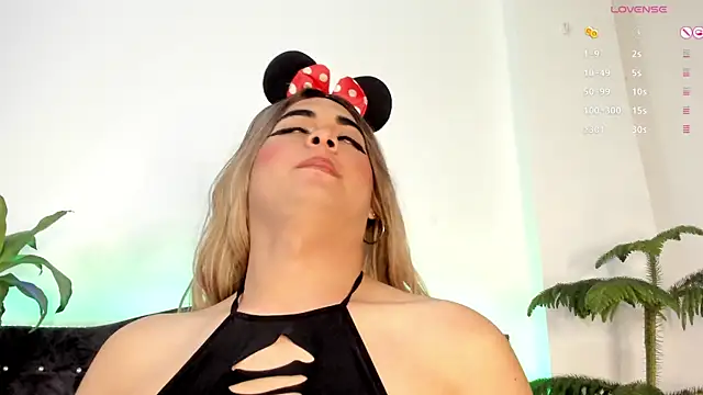 Snapshot of candy_canne__ chatting on January 8, 2025, 8:18 pm candy canne   online show from January 8, 2025, 8:18 pm