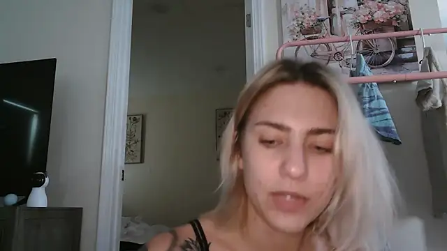 NatalieKneals online show from October 27, 2025, 12:22 am