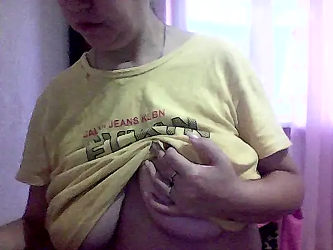Snapshot of AnaXBerry chatting on October 1, 2025, 7:02 am AnaXBerry online show from October 1, 2025, 7:02 am