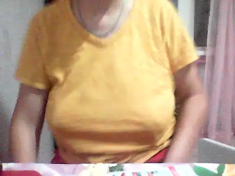 Snapshot of AnaXBerry chatting on September 29, 2025, 6:13 pm AnaXBerry online show from September 29, 2025, 6:13 pm