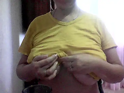 Snapshot of AnaXBerry chatting on September 25, 2025, 6:08 am AnaXBerry online show from September 25, 2025, 6:08 am
