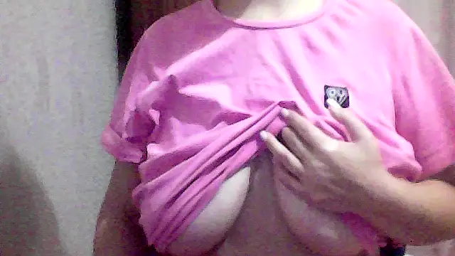 Snapshot of AnaXBerry chatting on October 9, 2025, 6:08 pm AnaXBerry online show from October 9, 2025, 6:08 pm