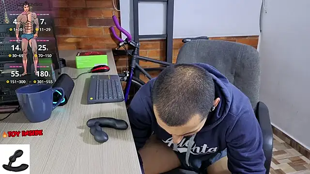 Snapshot of Marck_Muscle chatting on March 13, 2026, 12:37 am Marck Muscle online show from March 13, 2026, 12:37 am