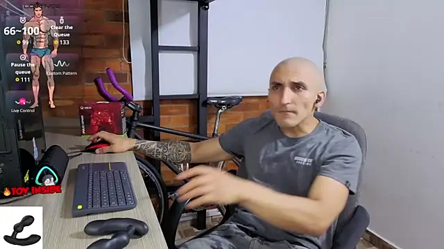 Snapshot of Marck_Muscle chatting on April 6, 2026, 2:29 am Marck Muscle online show from April 6, 2026, 2:29 am