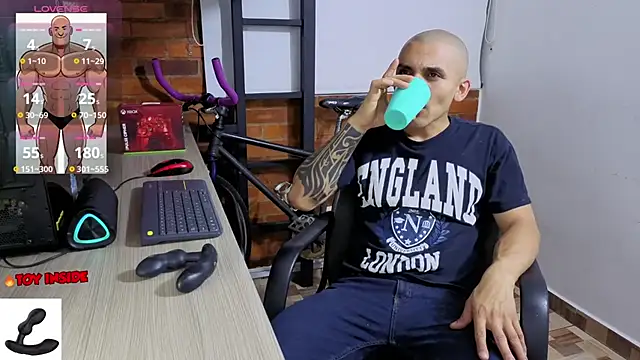 Snapshot of Marck_Muscle chatting on April 12, 2026, 4:05 am Marck Muscle online show from April 12, 2026, 4:05 am