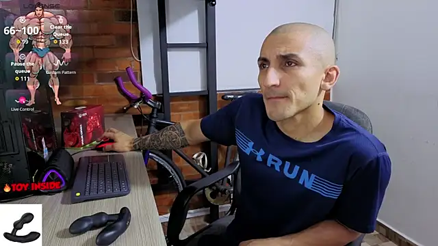 Snapshot of Marck_Muscle chatting on March 31, 2026, 12:34 am Marck Muscle online show from March 31, 2026, 12:34 am