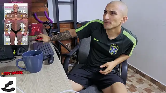 Snapshot of Marck_Muscle chatting on April 13, 2026, 11:42 pm Marck Muscle online show from April 13, 2026, 11:42 pm