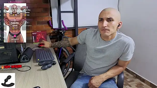 Snapshot of Marck_Muscle chatting on April 11, 2026, 12:29 am Marck Muscle online show from April 11, 2026, 12:29 am