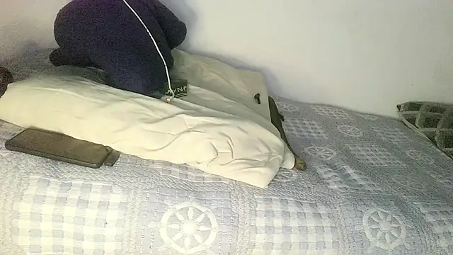 Snapshot of UncutToyBoy23cm chatting on September 28, 2025, 9:38 am UncutToyBoy23cm online show from September 28, 2025, 9:38 am